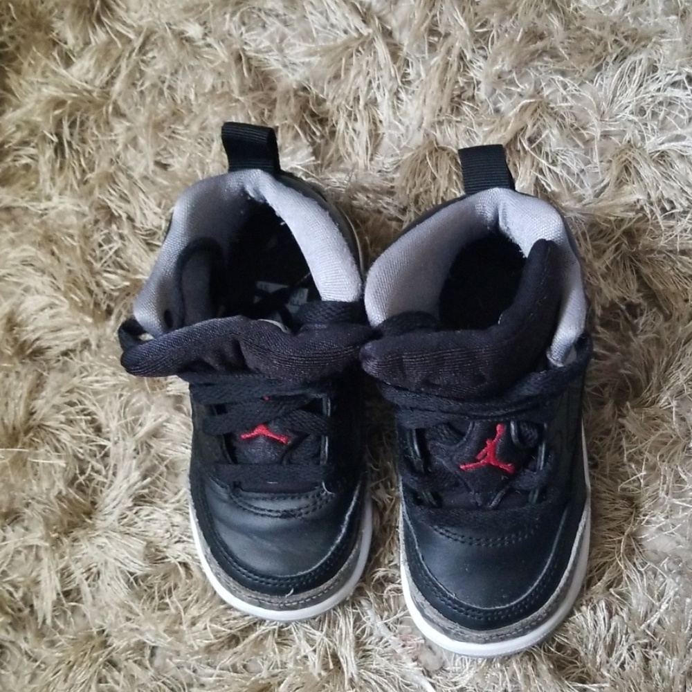 Kids jordans size 7C